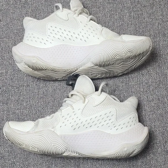Under Armour UA Jet '23 AP White HaloGray Youth 4.5Y Sneakers Shoes