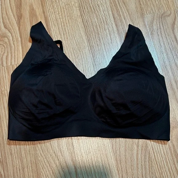 Secret Treaures black wireless wire‎ free bra small