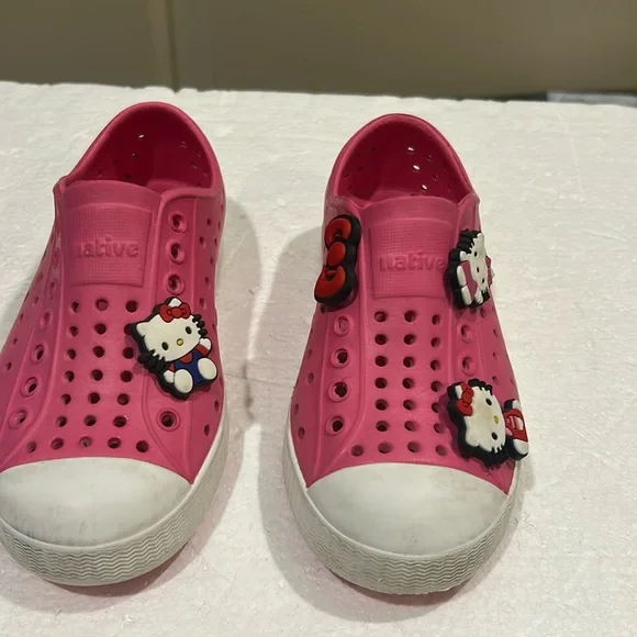 Native Hello Kitty jewels on perforated water shoes size 10 toddler pink white