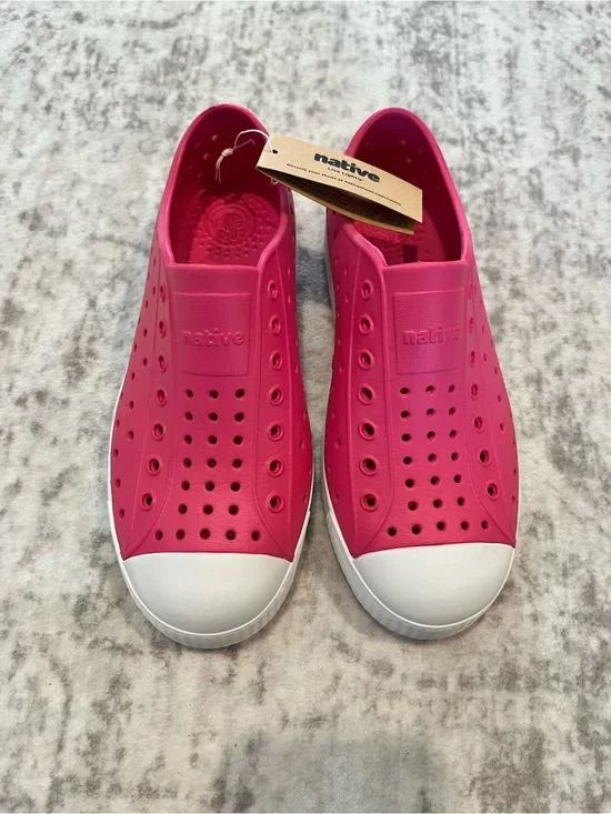 Native Jefferson Slip-On Shoes J2 Hollywood Pink NWT