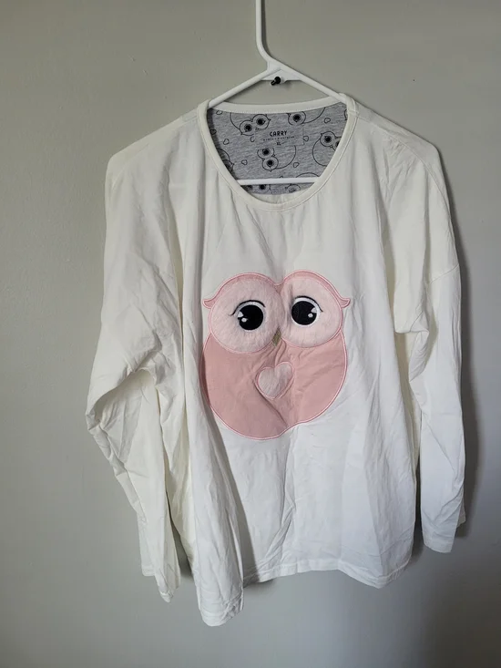 White Women's Long-Sleeve Pajama Top with Pink Owl Appliqué