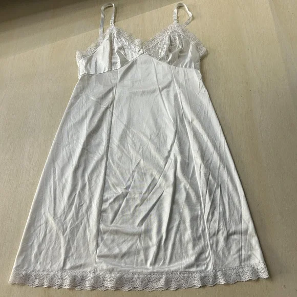 Vintage Satin Nylon Full Slip Womens Medium Lace Trim Adjustable Strap Lingerie