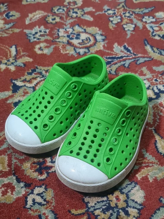 Native Kids Jefferson Slip-On Shoes in Bright Green Infant Size C4