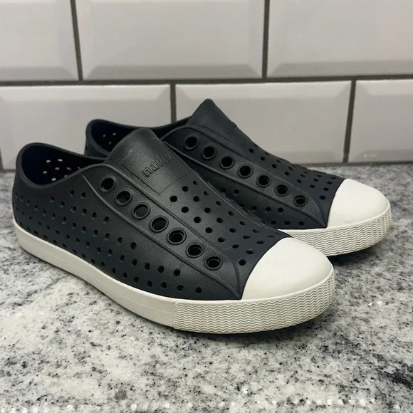 Native Kids Size 3 Jefferson Black Good‎ Waterproof Slip On Perforated Sneakers