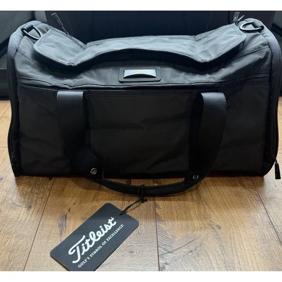 Titleist NWT Club Life Duffel Travel Bag  Black Sleek Golf Gear NEW TA8CLDFL-0