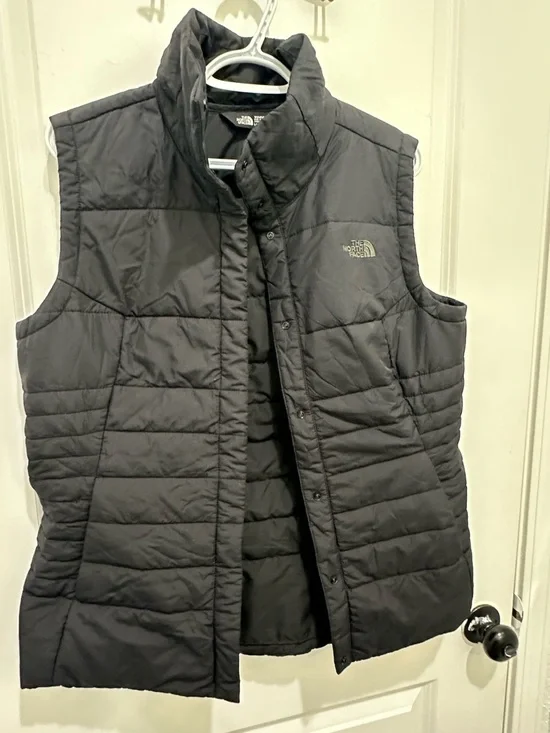 The North Face Women’s Black Quilted Puffer Vest SZ L