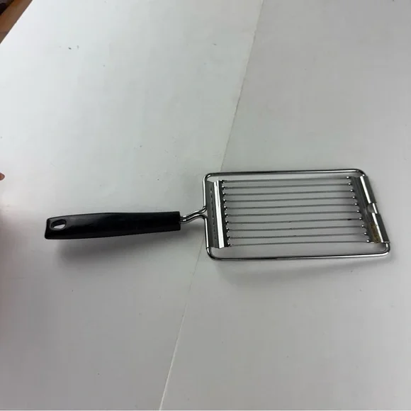 Vintage EKCO Slicer Tomato Cheese Cutter Stainless Steel Black Handle Serrated.