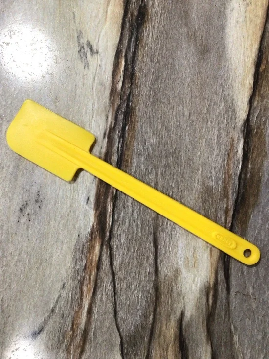 Vintage Kraft Yellow Plastic Jar Scraper Spreader Spatula MCM Kitchen 8.5”