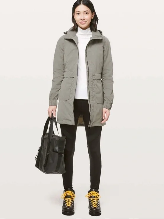 Lululemon Keep on Trek 3 in 1 jacket with removable vest and storable hood sz4
