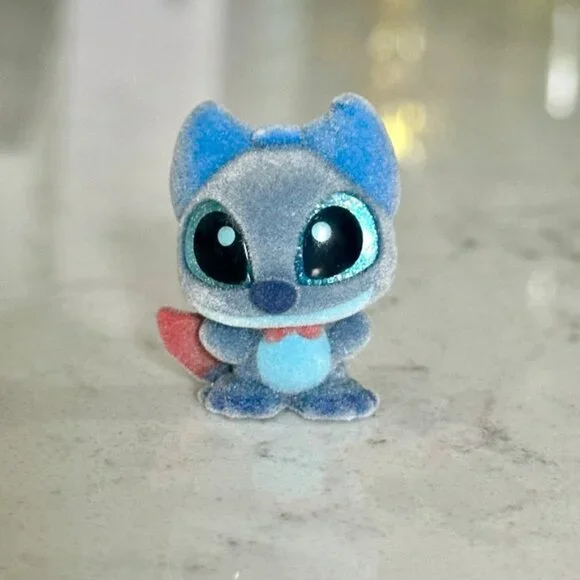 EXCLUSIVE Flocked Hero Stitch w/ Cape Disney Doorables