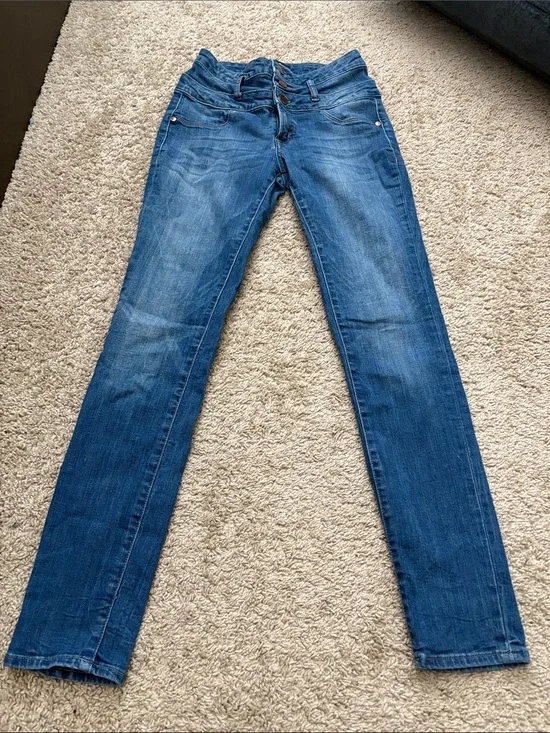 refuge Women’s Skinny Jeans in Blue Wash