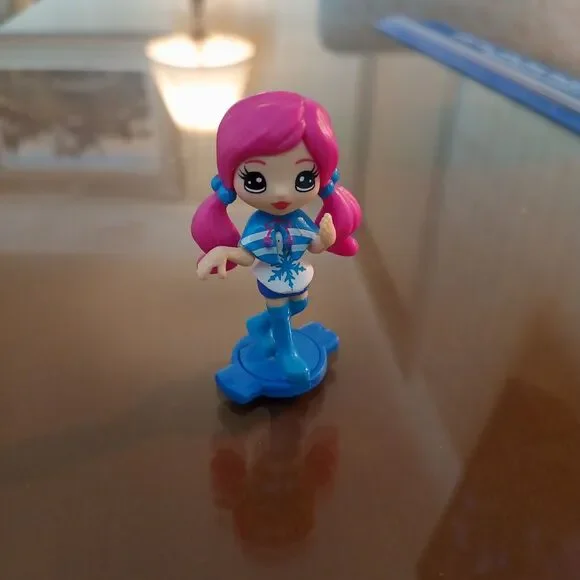 Party PopTeenies Pop Teenies   Bella Spin Master Mini Figure  1.5 Inches x 2 Inc