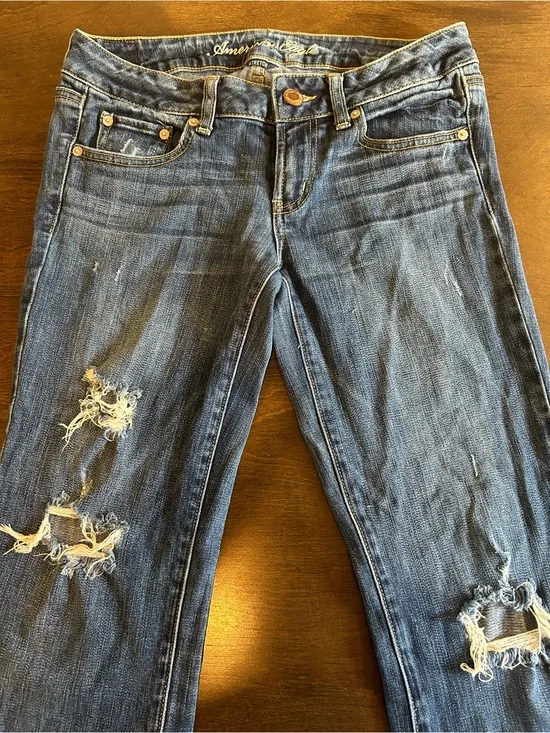 American Eagle Favorite Boyfriend Sz 6 Short Women’s Distressed Jeans