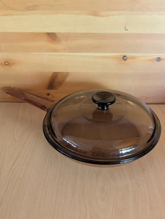 Corningware Vision ,Smoky Brown Glass Skillet with Lid. 🌟🌟🌟