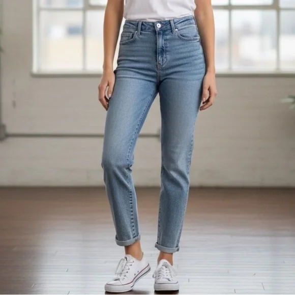 H&M High Waisted Mom Light Blue Jeans