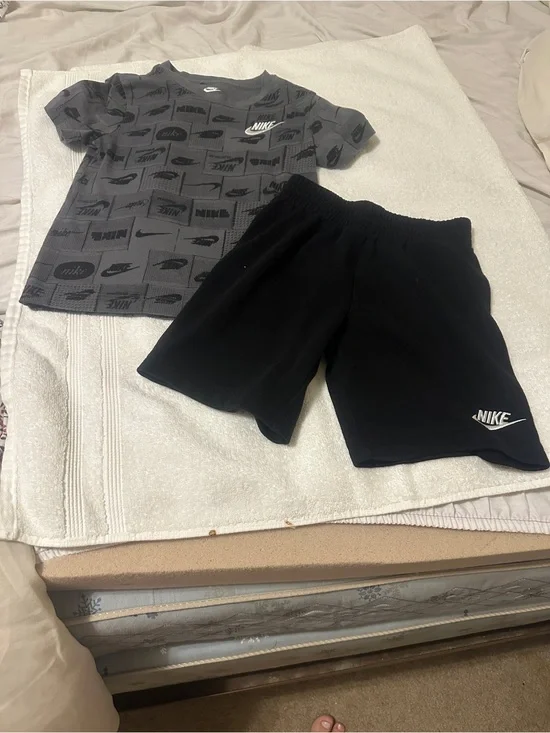 Nike boys 2 piece outfit black gray size 7 cotton polyester