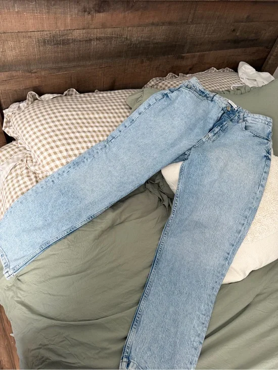 Zara Light Blue Straight-Leg Women’s Jeans