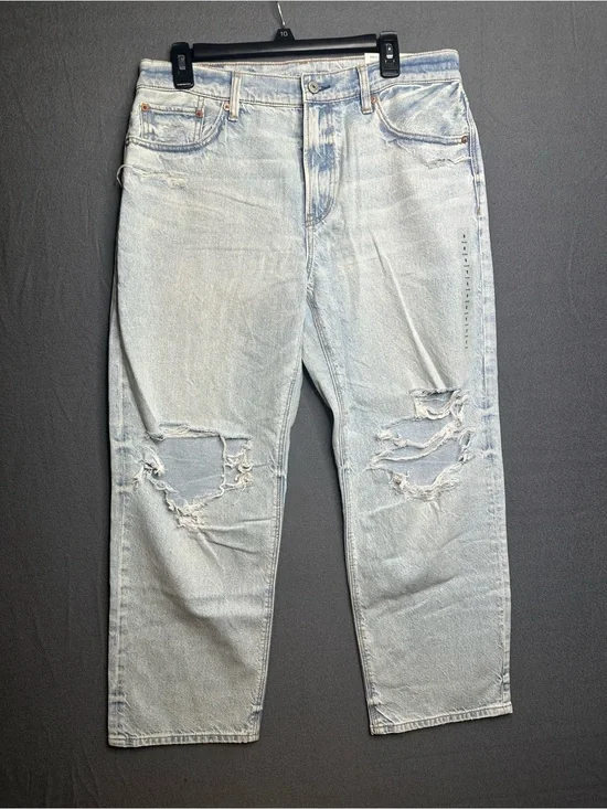 AE Strigid Low-Rise Ex-Boyfriend Jean Size 8 Short (NWT)