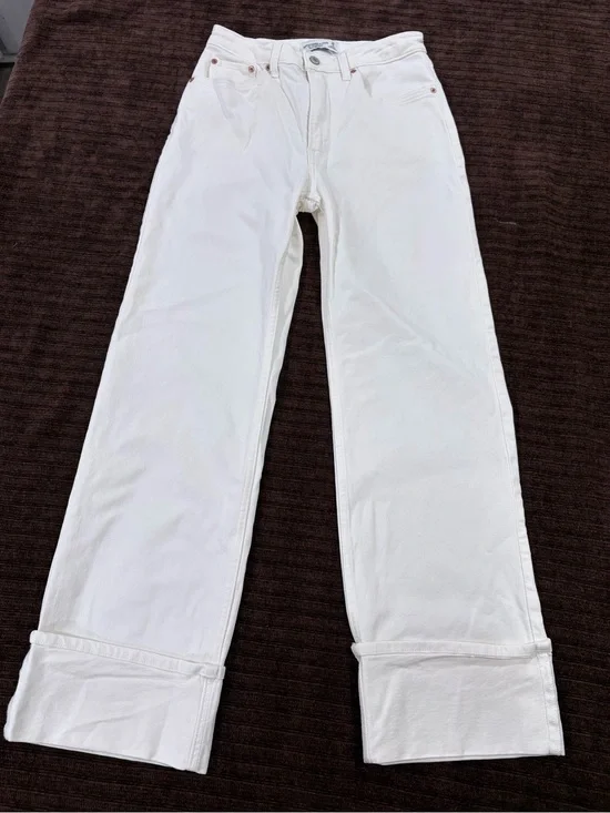 Abercrombie Curve Love 90s Relaxed Ultra High Rise White Cuffed Jeans 26