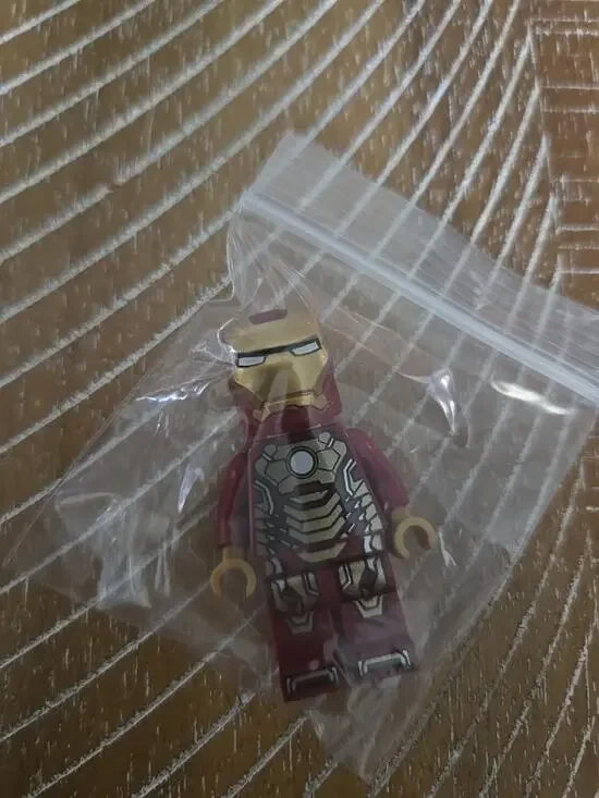 LEGO Super Heroes Minifigure Iron Man Mark 42 (Genuine)