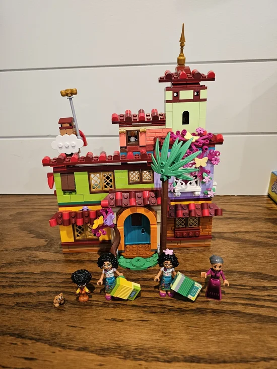 LEGO -  Disney Encanto The Madrigal House LEGO 43202 (Retired)