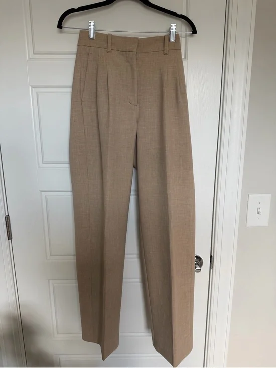 Aritzia Effortless Pant Size 2