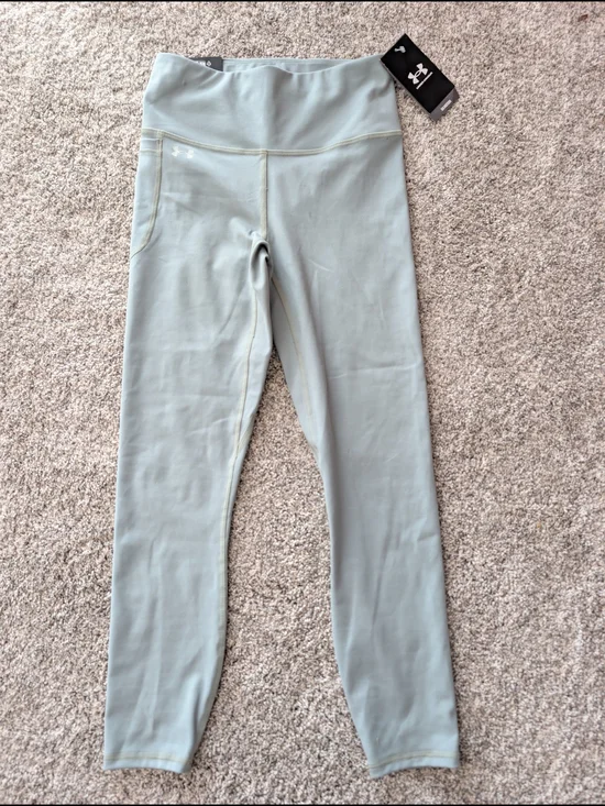 NWT Under Armour UA Motion High Rise Cropped Leggings with Pockets - Sage Green