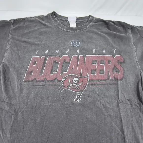 NFL Tampa Bay Buccaneers Graphic Short Sleeve Football Shirt Mens Size L Gray