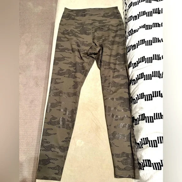 Glyder Army green and plant print