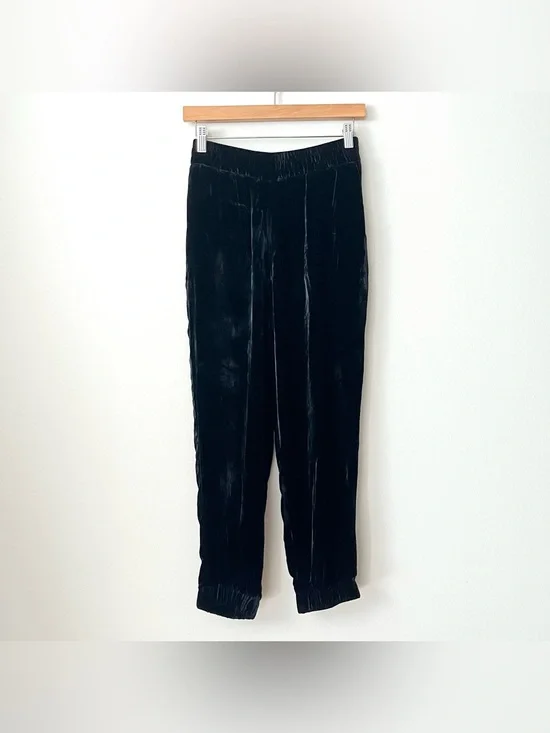 Banana Republic Women's Velour Joggers Pants M Petite Black Rayon Silk Elastic