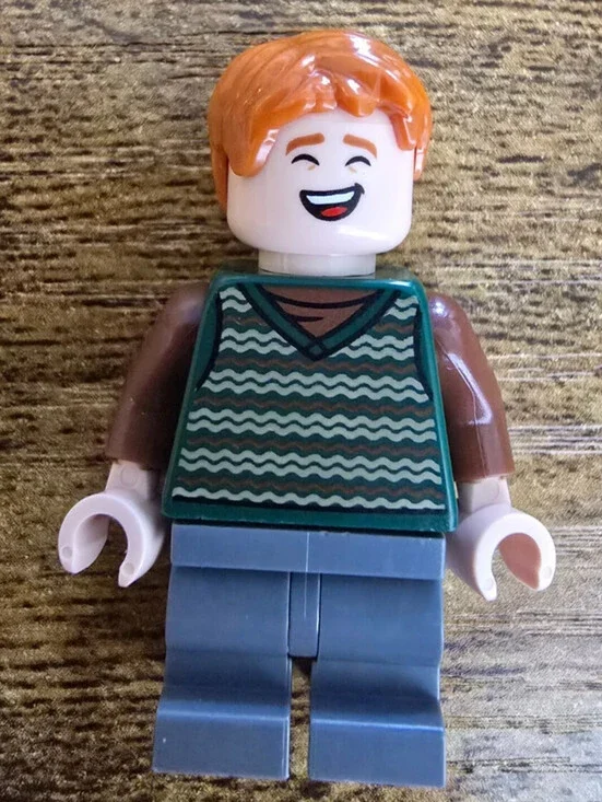 LEGO® Minifig hp515 - Fred Weasley - Dark Green Striped Sweater Vest