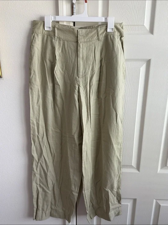 Lightweight Casual Pants in Light Olive