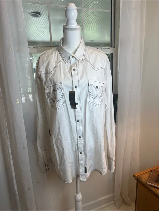 Wrangler White Button-Up Shirt with Contrast Stitching size XL.