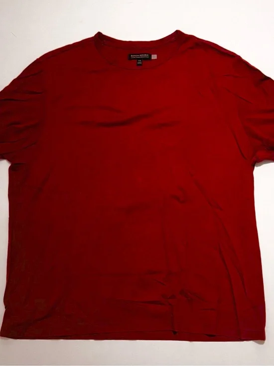 Banana Republic Luxury Touch Men's Deep Red Crew Neck Tee