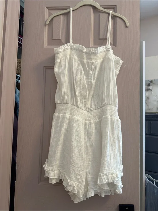 Womens NWT Entro Cream Ruffled One-Piece Romper