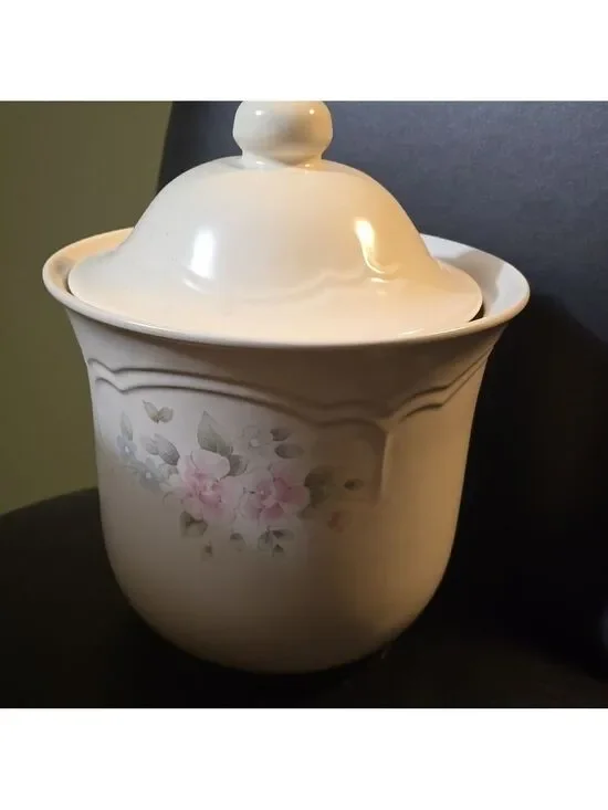 Pfaltzgraff Cream Ceramic Canister Vintage 3 Quart