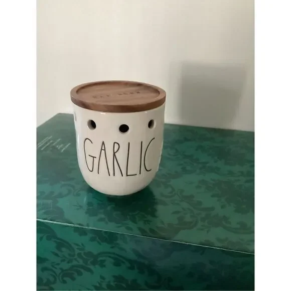 Rae Dunn New Garlic Cellar Holder 4 1/2