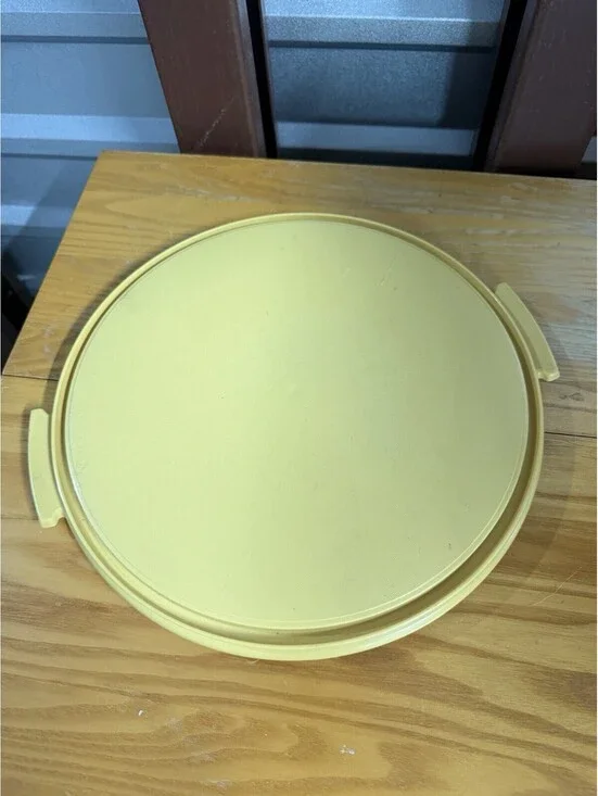 VTG  Tupperware #1832 Yellow 12