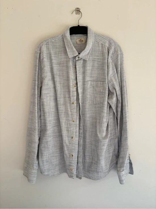 Marine Layer Men’s Light Blue & White Striped Button-Up Shirt