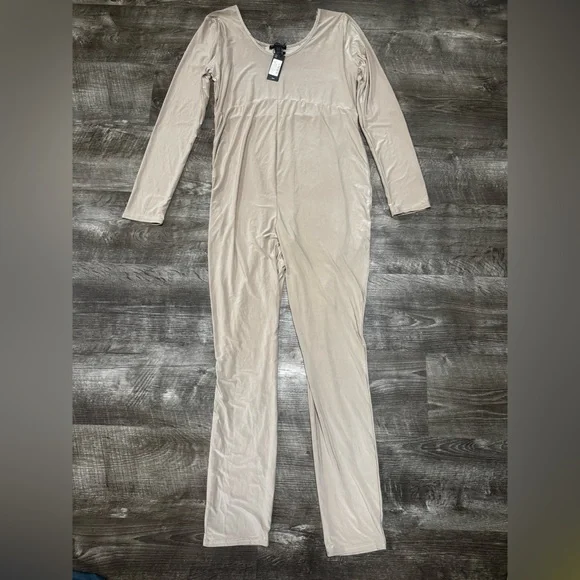 PrettyLittleThing Maternity Slinky Jumpsuit Size 16 NWT
