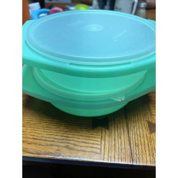 2 Vintage‎ Tupperware Round Casserole Dishes