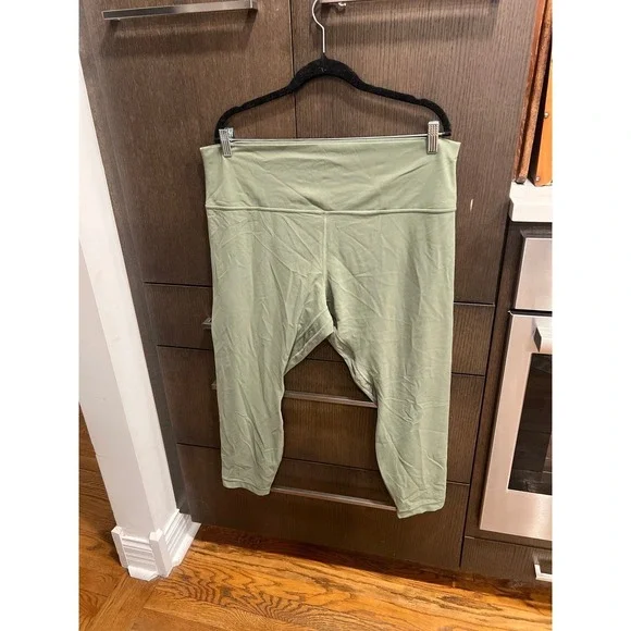 Lululemon Align‎ high-rise pant in the color Creamy Mint size 20