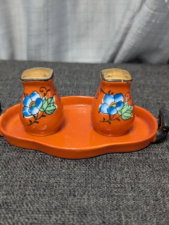 VTG Chikarmachi Orange shakers tray salt pepper flower floral