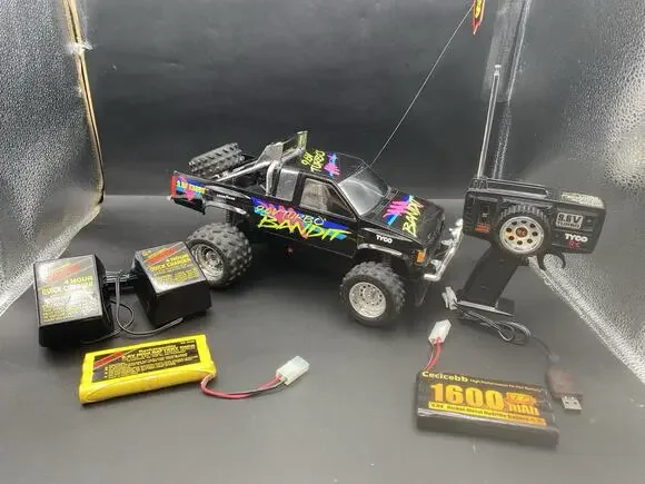 Vtg 90’s TYCO RC 9.6V Turbo Baja Bandit Truck / battery & 2 Chargers . Works !
