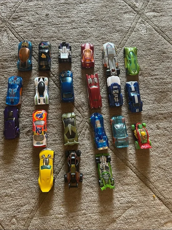 Hot Wheels-Style Kids Toy Car Set - Blue, Green, Red, Yellow & Silver Vehicles