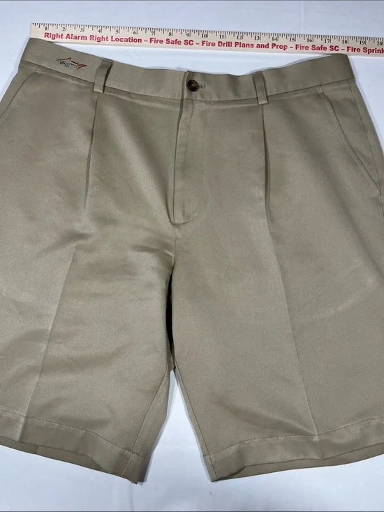 Greg Norman Shark Golf Shorts Khaki Tan Microfiber Men’s Size 36 Flat Front
