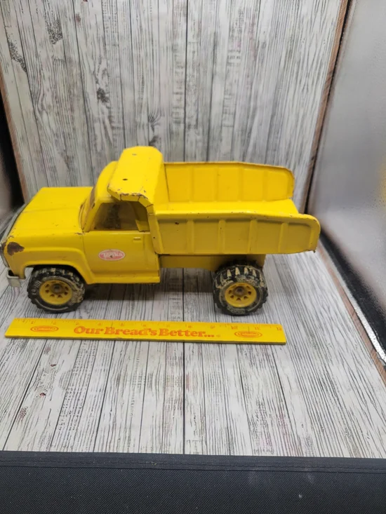 Tonka- Classic Uellow XR-101 Dump Truck
