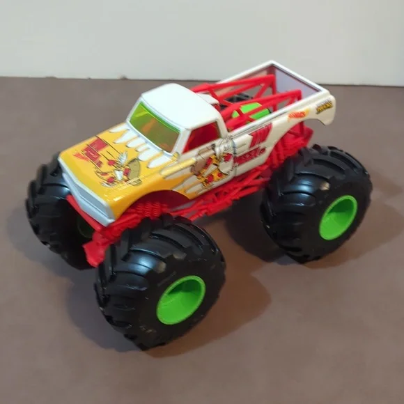 2015 Hot Wheels 1/24 monster trucks HW Pizza Co 4x4 Chevy truck monster jam