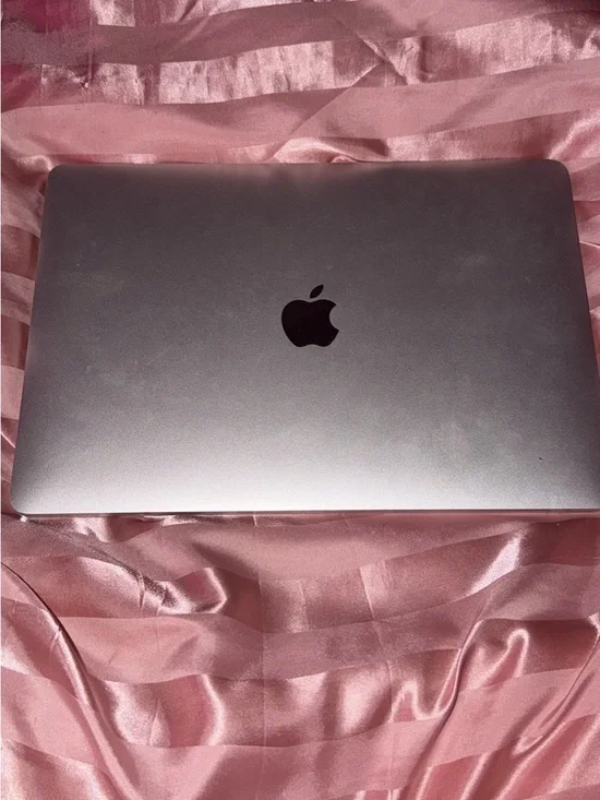 Apple MacBook Pro - Silver/Gray Aluminum Finish
