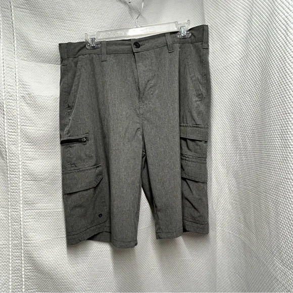 IRON CO. Dark Gray Cargo Shorts with‎ Knee-Length Design size 32